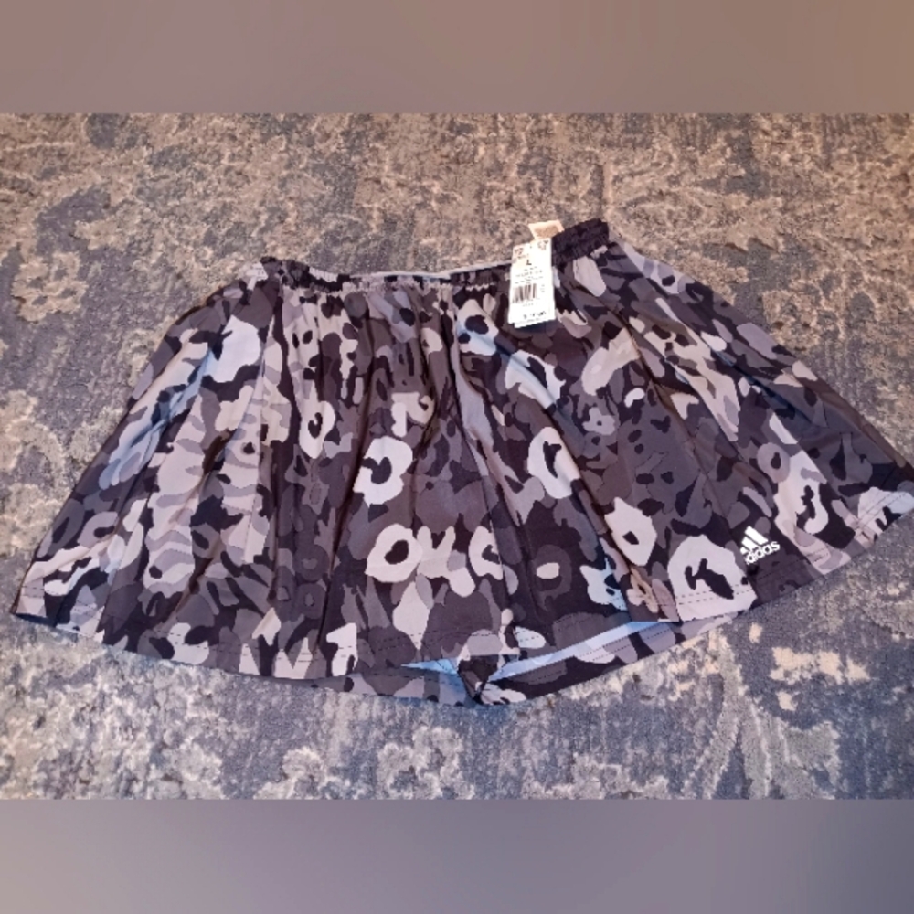 Women Adidas Multi AOP Shorts Brand New sz Large 16-18